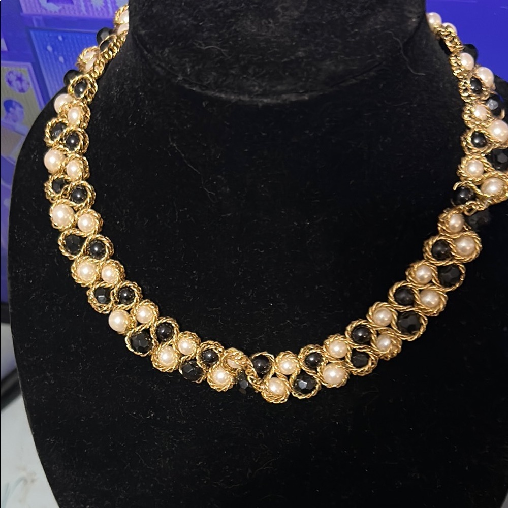 Elegant Vintage rope chain Gold and Black Pearl Necklace